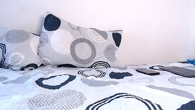 Snapshot of SimonRoberth chatting on September 2025 09:06:02 PM SimonRoberth online show from September 2025 09:06:02 PM