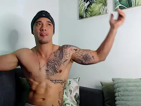 Snapshot of SimonRoberth chatting on October 2025 01:48:02 AM SimonRoberth online show from October 2025 01:48:02 AM