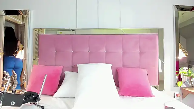 Ahincale online show from November 2025 07:49:02 PM