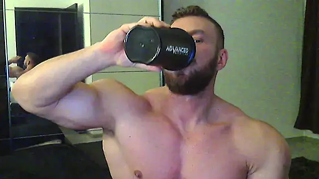 Snapshot of muscularkevin chatting on February 2026 04:21:02 AM muscularkevin online show from February 2026 04:21:02 AM