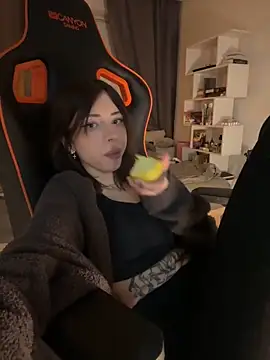 Snapshot of Bastet chatting on December 2024 09:30:02 PM Bastet online show from December 2024 09:30:02 PM