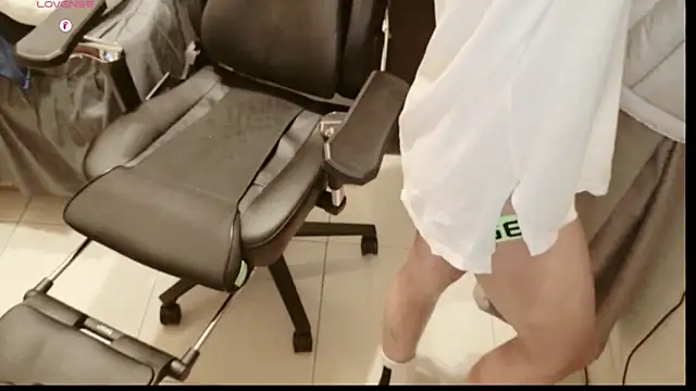 Snapshot of Canto-Dvng chatting on November 2025 03:55:01 PM Canto-Dvng online show from November 2025 03:55:01 PM