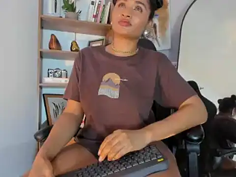 Snapshot of sophia18- chatting on January 2025 12:01:02 PM sophia18- online show from January 2025 12:01:02 PM