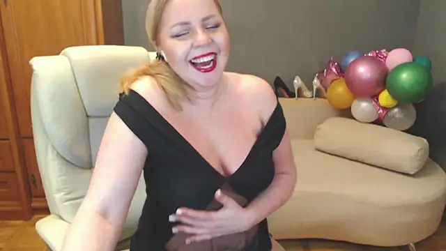 Snapshot of Cute_sun chatting on March 2025 09:05:02 PM Cute sun online show from March 2025 09:05:02 PM