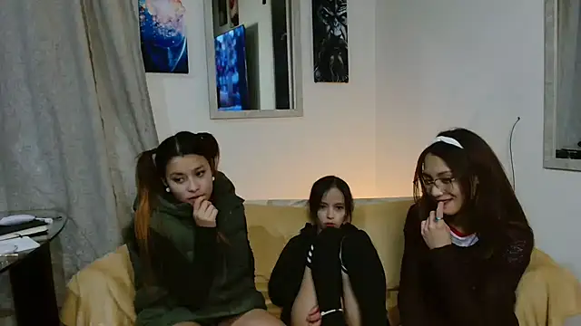 Snapshot of 3littleschoolteens chatting on November 2025 09:11:02 AM 3littleschoolteens online show from November 2025 09:11:02 AM