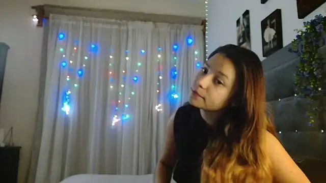 Snapshot of 3littleschoolteens chatting on December 2025 08:09:01 AM 3littleschoolteens online show from December 2025 08:09:01 AM