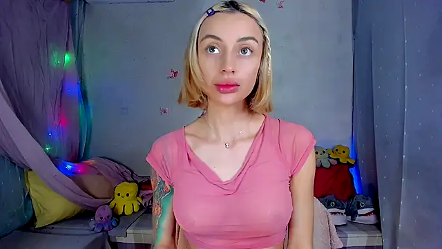 Snapshot of LickLizzy chatting on November 2025 10:14:02 AM LickLizzy online show from November 2025 10:14:02 AM