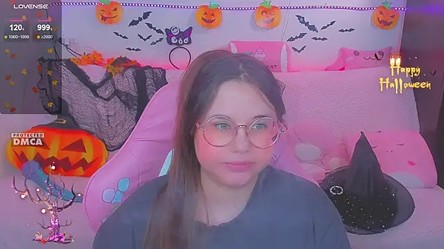 Lolisuccub online show from November 2025 04:00:01 PM