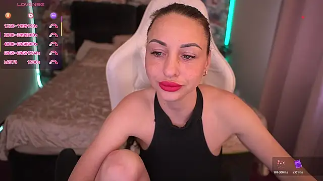 Snapshot of KristiiMax chatting on May 2026 10:34:02 AM KristiiMax online show from May 2026 10:34:02 AM