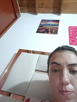 Snapshot of LunaZambrano chatting on May 2026 04:18:01 AM LunaZambrano online show from May 2026 04:18:01 AM