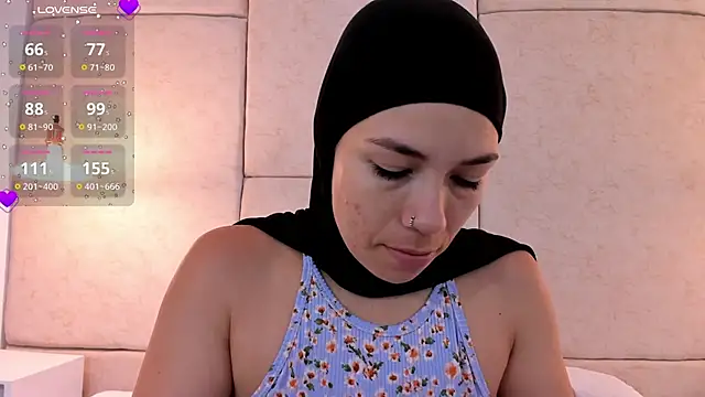 Snapshot of aisha_vs chatting on February 2025 12:02:02 PM aisha vs online show from February 2025 12:02:02 PM