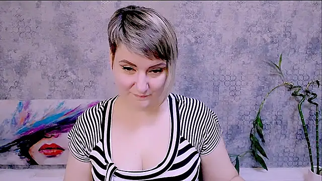 Djullia online show from November 2025 12:48:02 PM