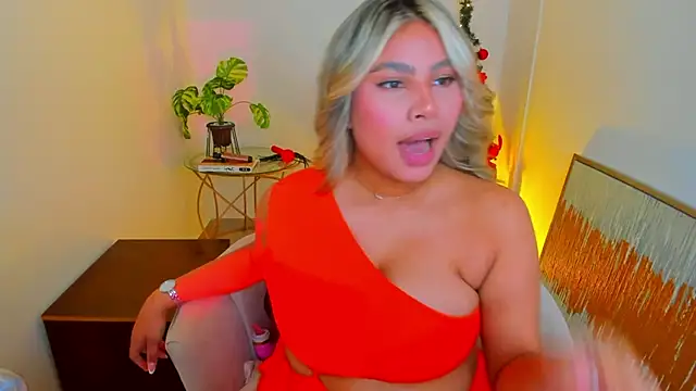 Snapshot of Carlota_peach chatting on December 2024 06:57:01 PM Carlota peach online show from December 2024 06:57:01 PM