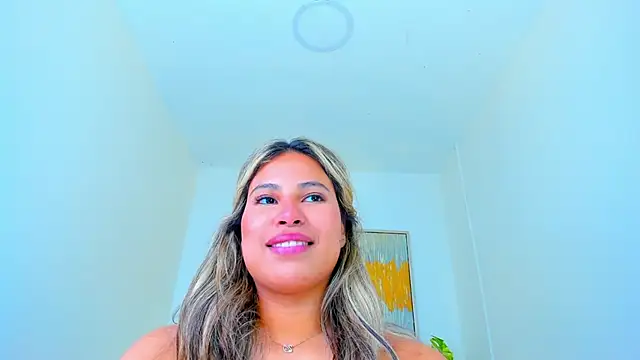 Snapshot of Carlota_peach chatting on February 2025 09:25:02 AM Carlota peach online show from February 2025 09:25:02 AM