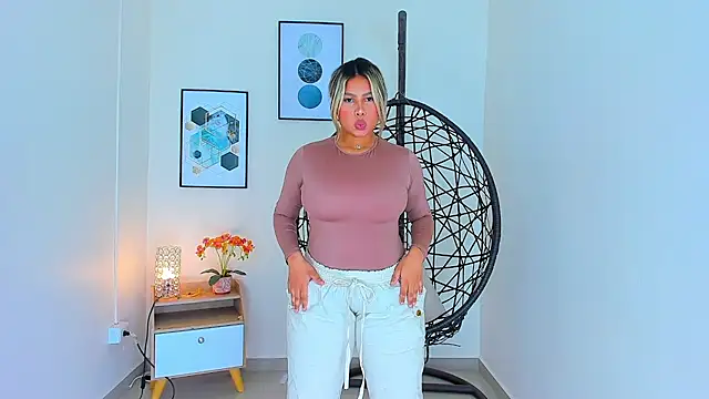 Snapshot of Carlota_peach chatting on March 2025 12:56:02 PM Carlota peach online show from March 2025 12:56:02 PM