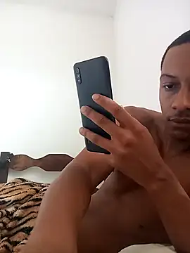 Snapshot of Pretinhoo25 chatting on February 2026 02:48:01 PM Pretinhoo25 online show from February 2026 02:48:01 PM