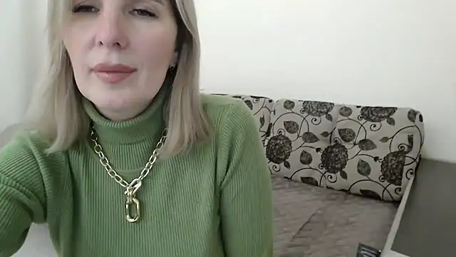 Snapshot of sensualEmilia chatting on October 2025 06:24:01 PM sensualEmilia online show from October 2025 06:24:01 PM