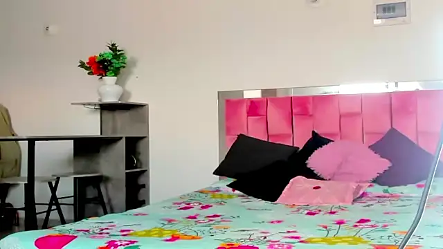 the queen aleja online show from December 2025 01:39:01 PM