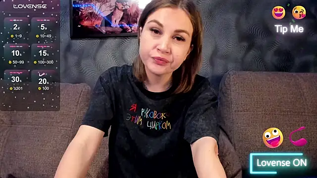Snapshot of CassieMils chatting on June 2026 07:28:02 PM CassieMils online show from June 2026 07:28:02 PM