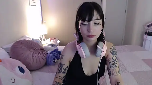 Snapshot of latinpetit chatting on March 2025 04:57:02 AM latinpetit online show from March 2025 04:57:02 AM