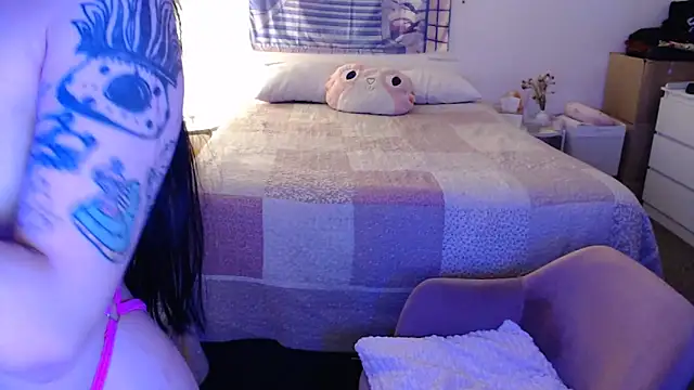 Snapshot of latinpetit chatting on November 2025 02:11:01 AM latinpetit online show from November 2025 02:11:01 AM