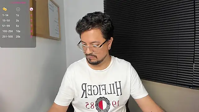 Snapshot of DaviidEvans_ chatting on December 2024 01:26:01 AM DaviidEvans  online show from December 2024 01:26:01 AM