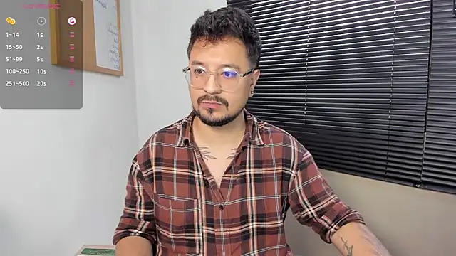 Snapshot of DaviidEvans_ chatting on December 2024 01:22:02 PM DaviidEvans  online show from December 2024 01:22:02 PM