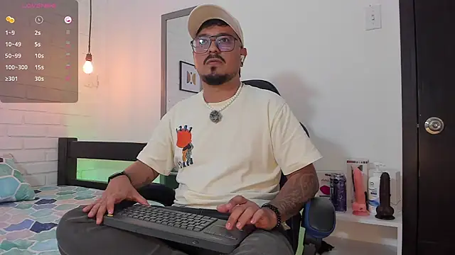 Snapshot of DaviidEvans_ chatting on October 2025 08:35:02 AM DaviidEvans  online show from October 2025 08:35:02 AM