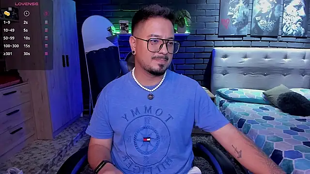 DaviidEvans  online show from April 2026 07:03:02 AM