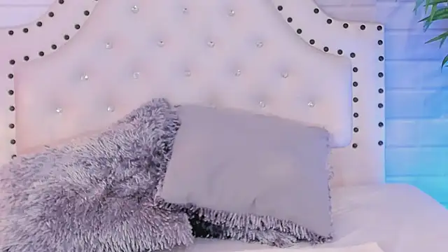 Snapshot of Tayra_Siny chatting on January 2025 04:52:01 PM Tayra Siny online show from January 2025 04:52:01 PM