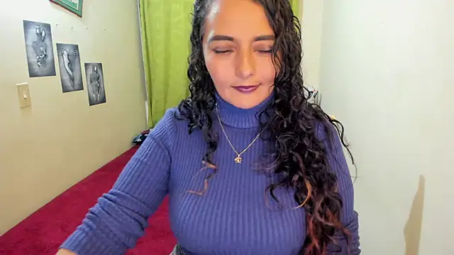 Snapshot of emma_luxy chatting on December 2024 06:03:02 AM emma luxy online show from December 2024 06:03:02 AM