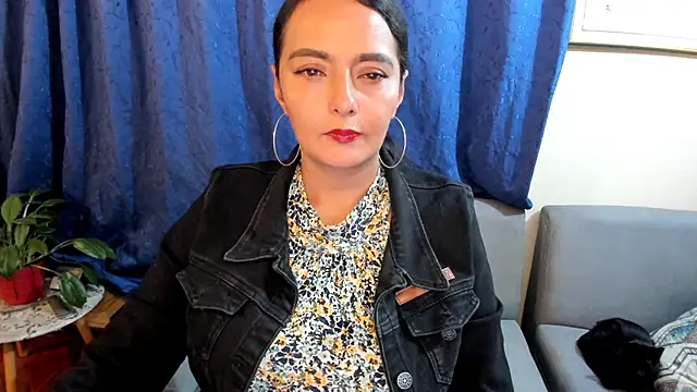 Snapshot of emma_luxy chatting on January 2025 01:10:02 AM emma luxy online show from January 2025 01:10:02 AM