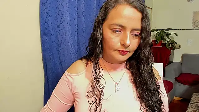 Snapshot of emma_luxy chatting on September 2025 11:21:01 PM emma luxy online show from September 2025 11:21:01 PM