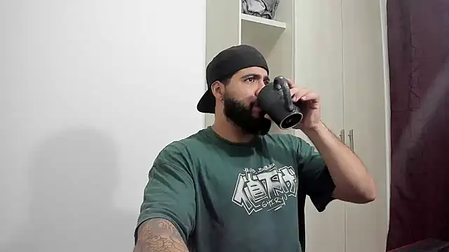 Snapshot of _Coddygold_ chatting on November 2025 12:31:01 AM Coddygold online show from November 2025 12:31:01 AM