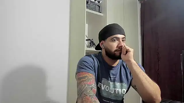 Snapshot of _Coddygold_ chatting on November 2025 12:16:02 AM Coddygold online show from November 2025 12:16:02 AM