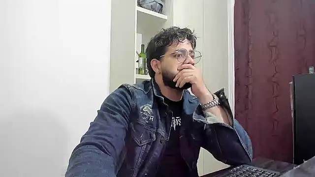 Snapshot of _Coddygold_ chatting on November 2025 12:21:01 AM Coddygold online show from November 2025 12:21:01 AM