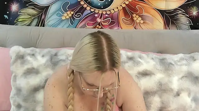 SaraBearXo online show from November 2025 12:42:02 PM