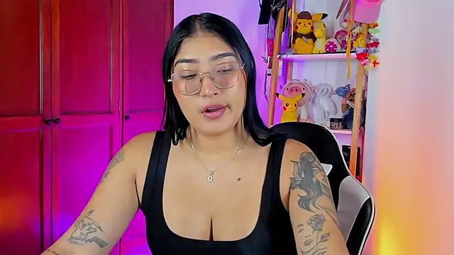 Snapshot of eymy-hadid chatting on December 2025 11:13:01 PM eymy-hadid online show from December 2025 11:13:01 PM