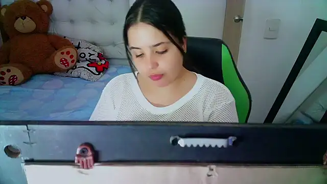  alicia z online show from December 2024 05:40:01 PM