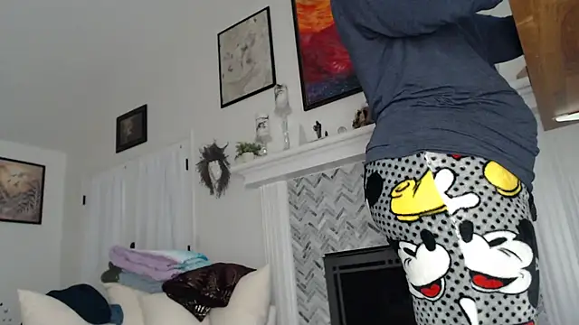 Snapshot of AuroraWillows chatting on November 2025 12:32:02 AM AuroraWillows online show from November 2025 12:32:02 AM