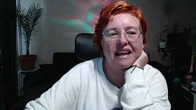 Snapshot of JoannaAndNeighbour chatting on October 2025 08:17:01 AM JoannaAndNeighbour online show from October 2025 08:17:01 AM