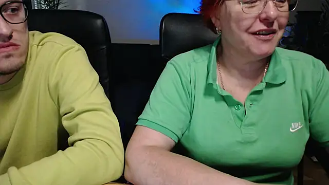 Snapshot of JoannaAndNeighbour chatting on November 2025 08:48:01 AM JoannaAndNeighbour online show from November 2025 08:48:01 AM