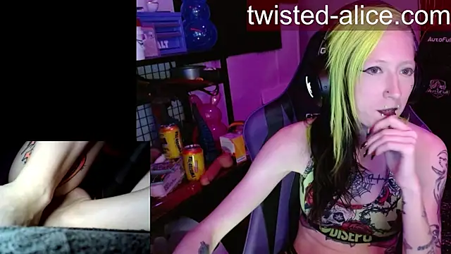 alicewonder09 online show from April 2026 03:22:01 AM