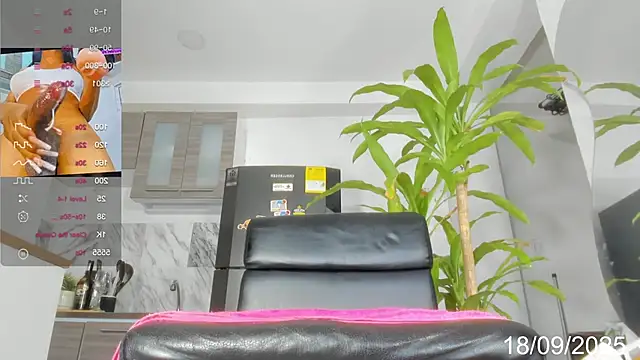 Snapshot of Rose_Dowson22 chatting on September 2025 10:23:01 PM Rose Dowson22 online show from September 2025 10:23:01 PM