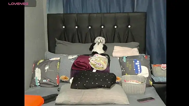 caramelbooty69 online show from October 2025 05:47:03 PM