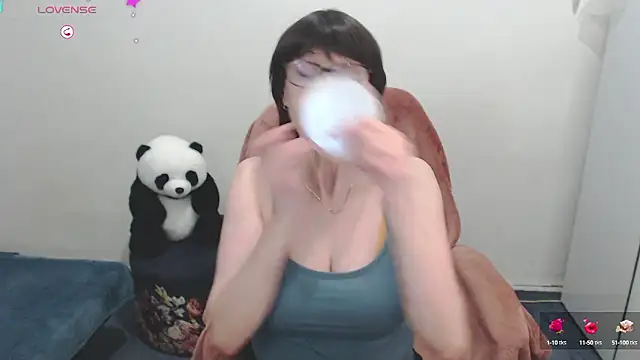 Snapshot of Ammillia chatting on December 2024 08:30:02 AM Ammillia online show from December 2024 08:30:02 AM