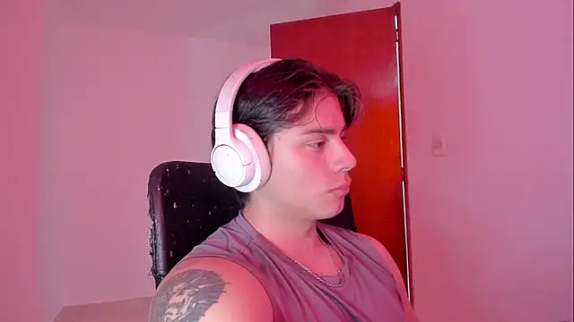 Snapshot of Giordano_Russo chatting on November 2025 08:54:01 PM Giordano Russo online show from November 2025 08:54:01 PM