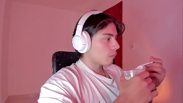 Snapshot of Giordano_Russo chatting on November 2025 08:05:01 PM Giordano Russo online show from November 2025 08:05:01 PM