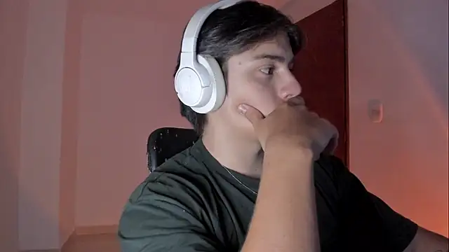 Snapshot of Giordano_Russo chatting on November 2025 10:47:01 PM Giordano Russo online show from November 2025 10:47:01 PM