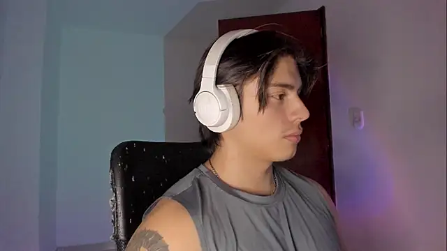 Snapshot of Giordano_Russo chatting on December 2025 11:13:01 PM Giordano Russo online show from December 2025 11:13:01 PM